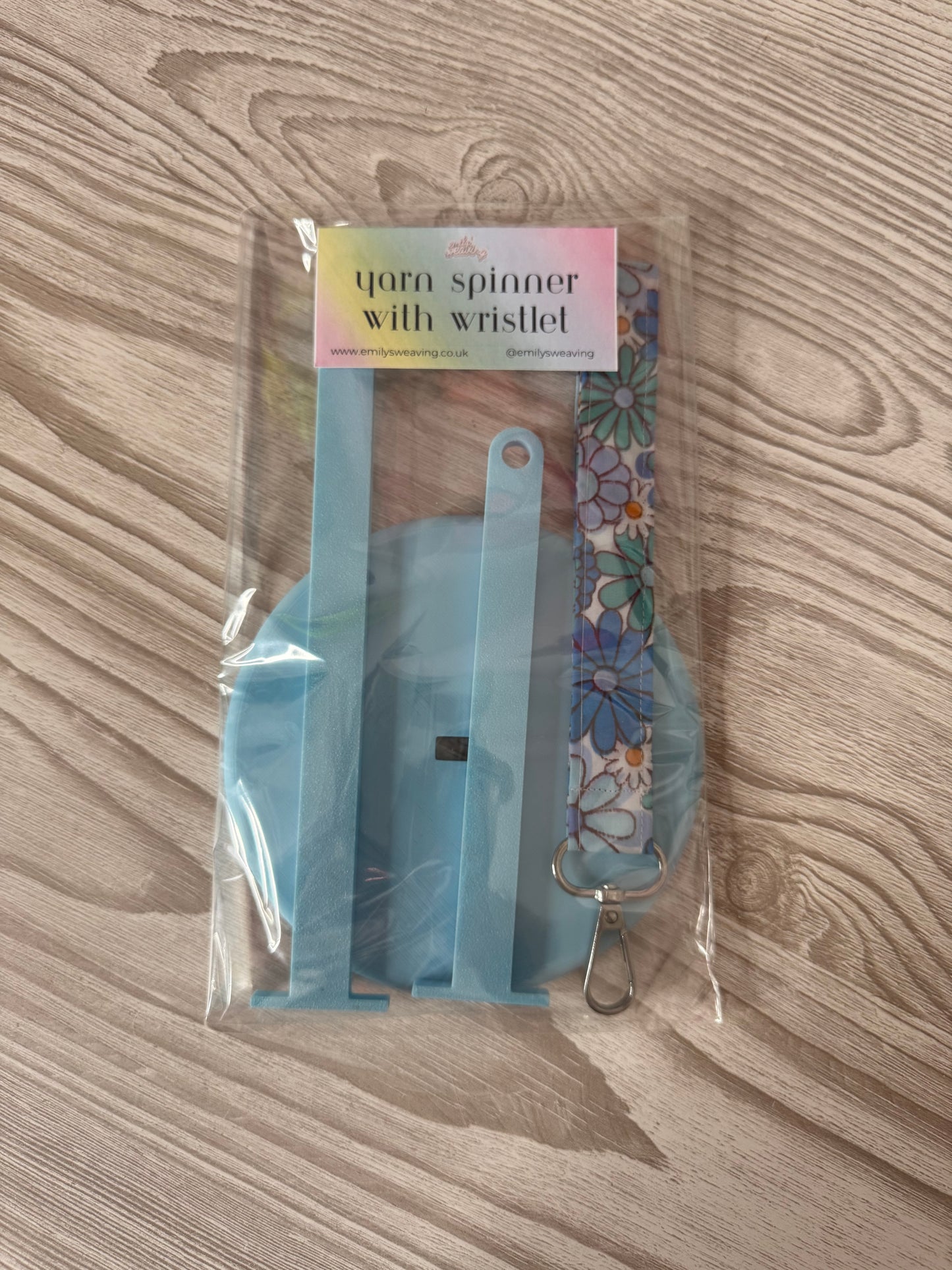 Blue Yarn Spinner with Retro Floral Wristlet