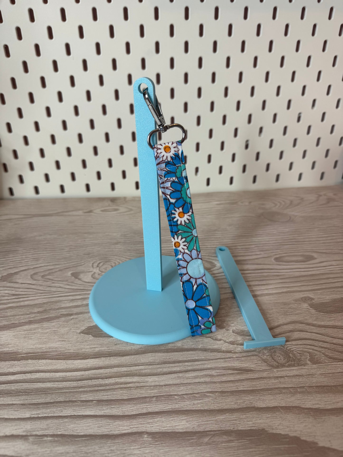 Blue Yarn Spinner with Retro Floral Wristlet