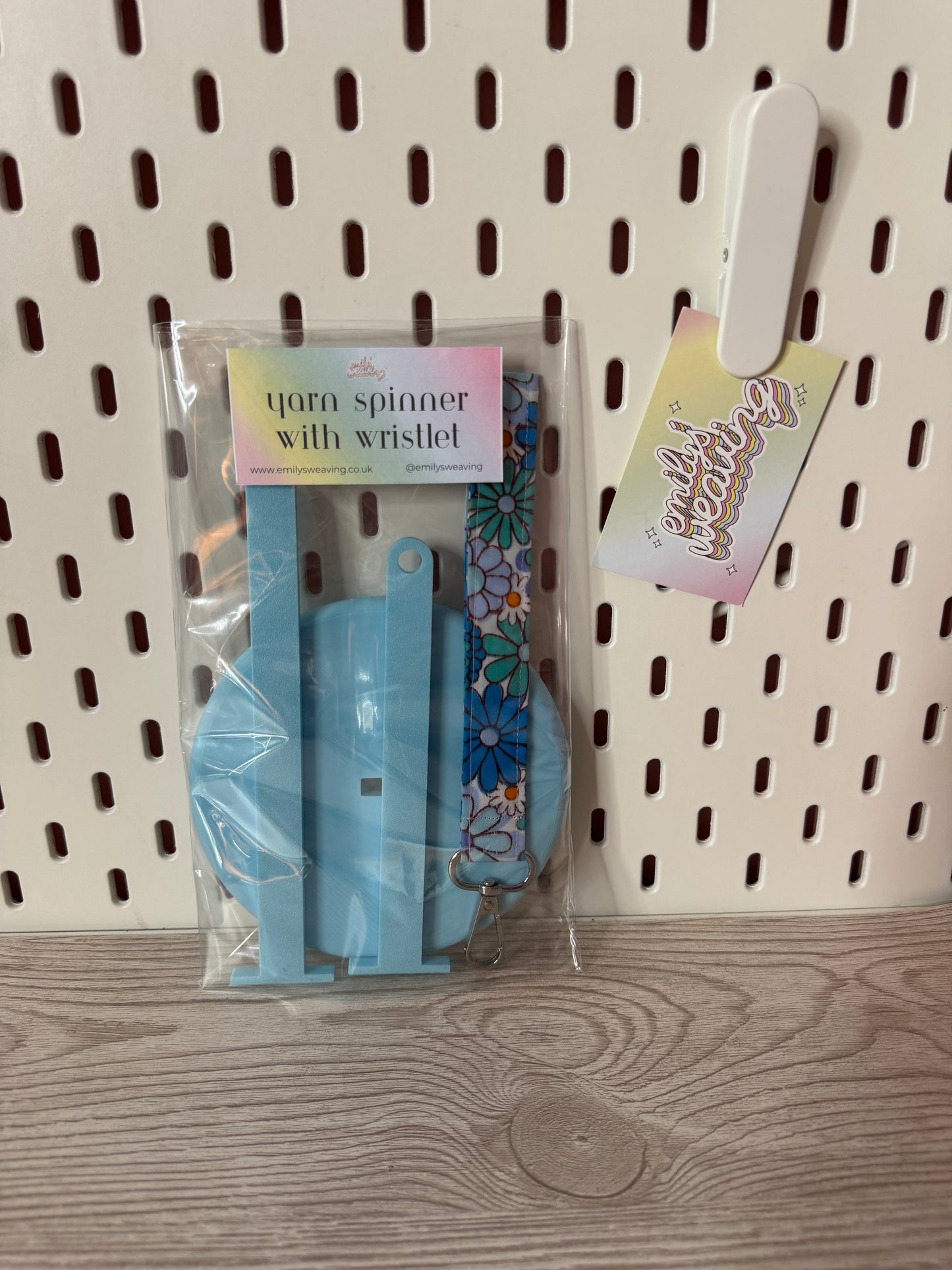 Blue Yarn Spinner with Retro Floral Wristlet